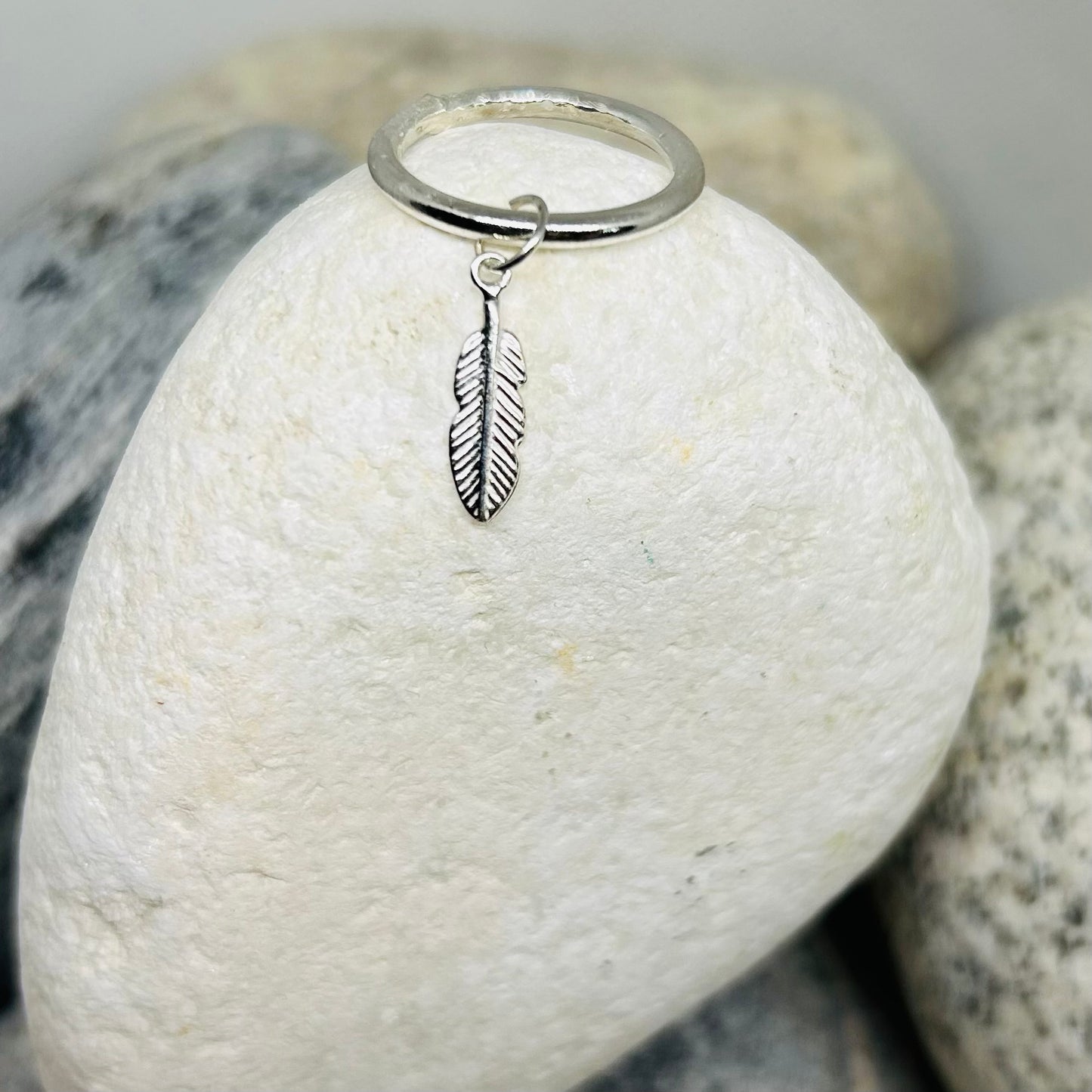 DAINTY DANGLE FEATHER RING