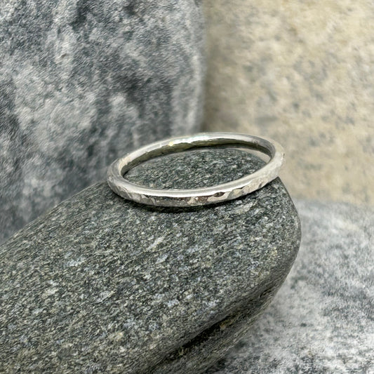 HAMMERED STACKING RING